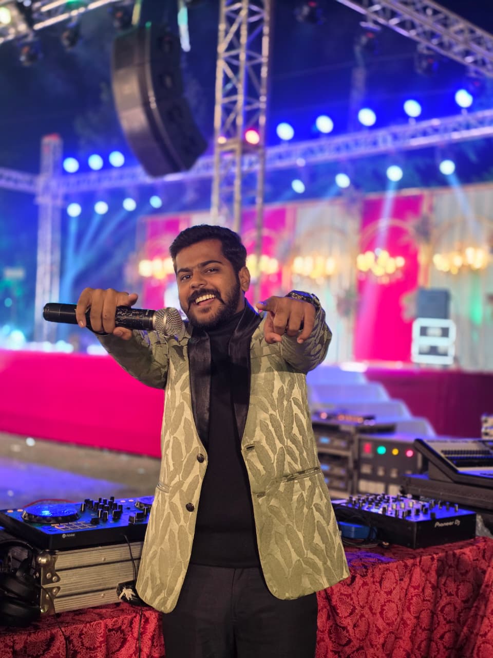 Anchor Himanshu Paliwal hosting a colorful live stage event